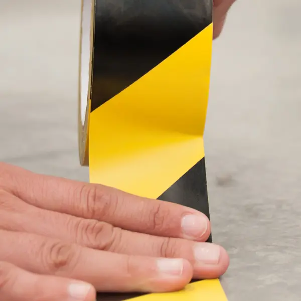 Cinta para delimitar piso negro con amarillo